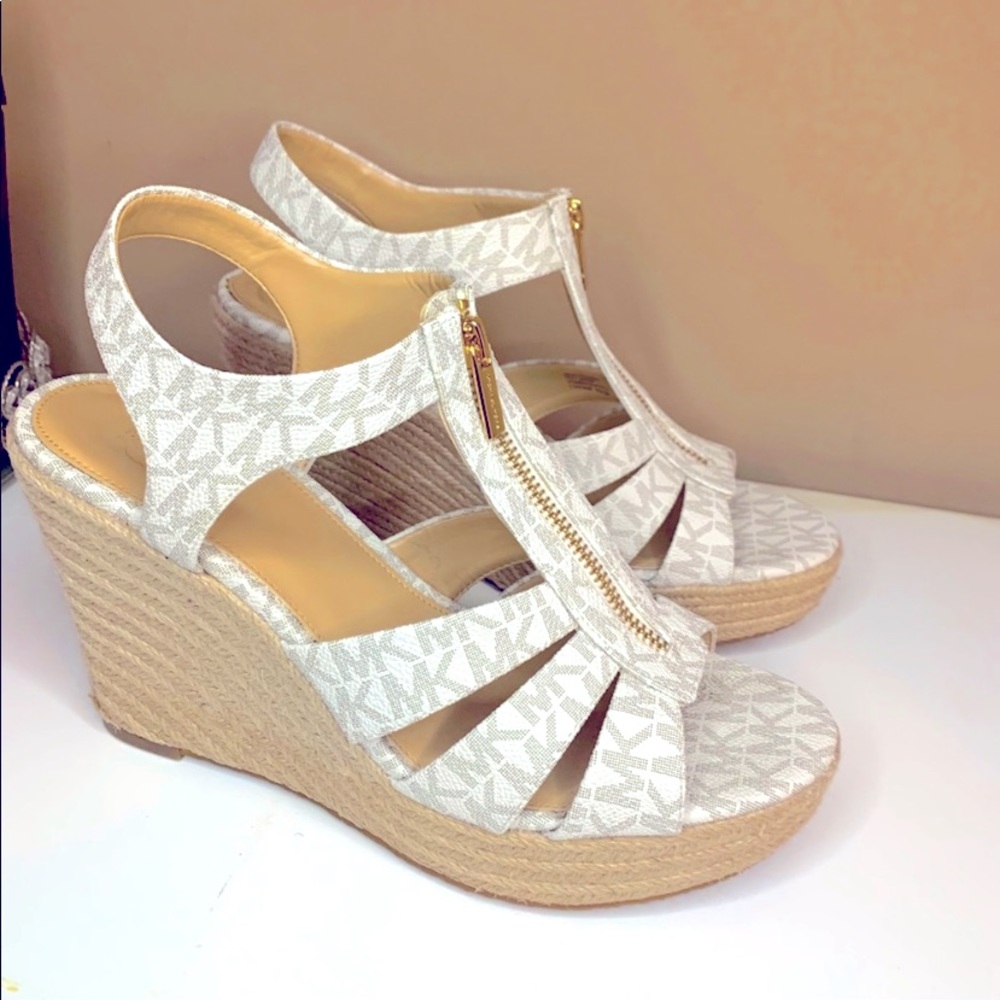 ✨MICHAEL KORS MK BERKLEY WEDGES SZ 10 ✨